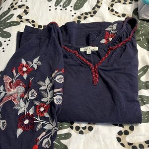 Beautiful stitched blouse with hummingbird